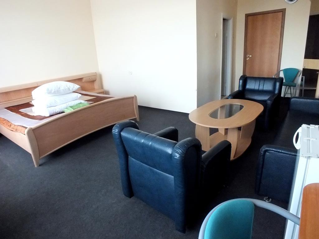 Motelis Jonuciai Garliava Oda fotoğraf